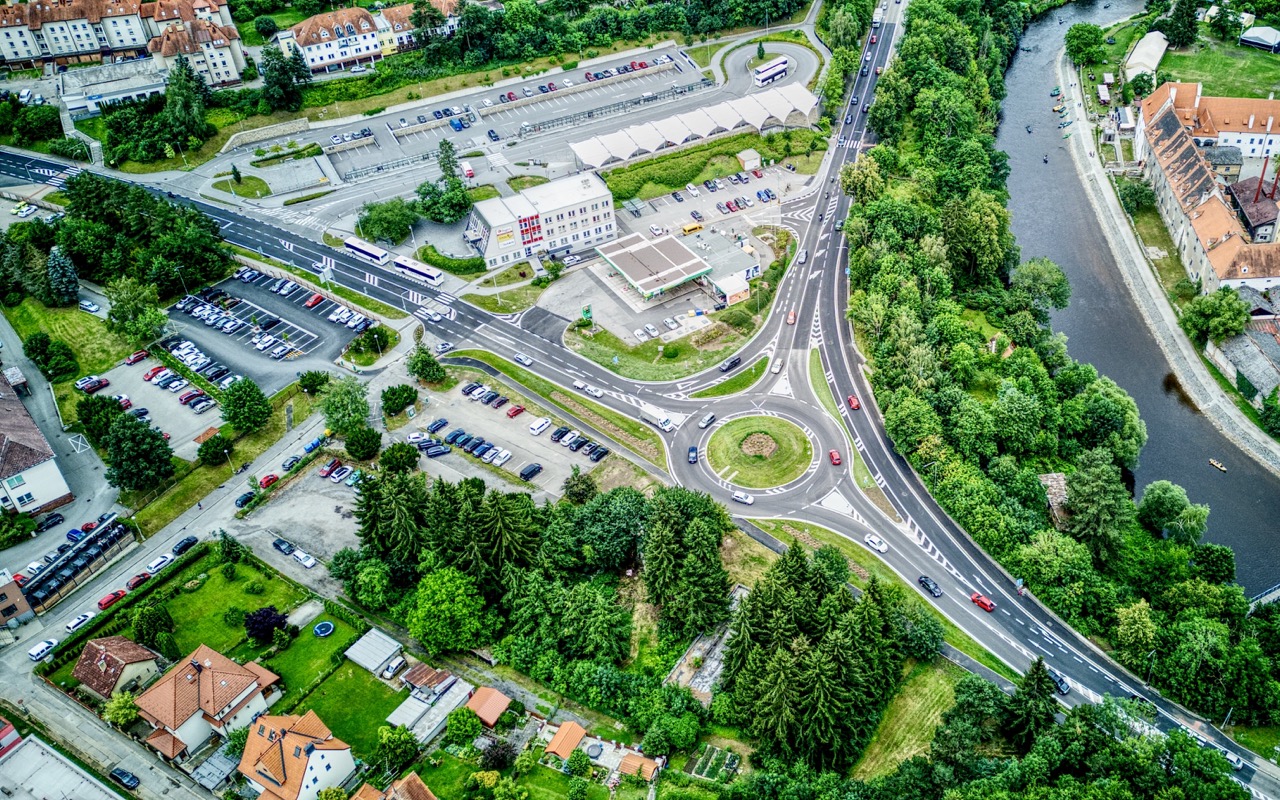 Český Krumlov – výstavba okružní křižovatky pod autobusovým nádražím - Road and bridge construction